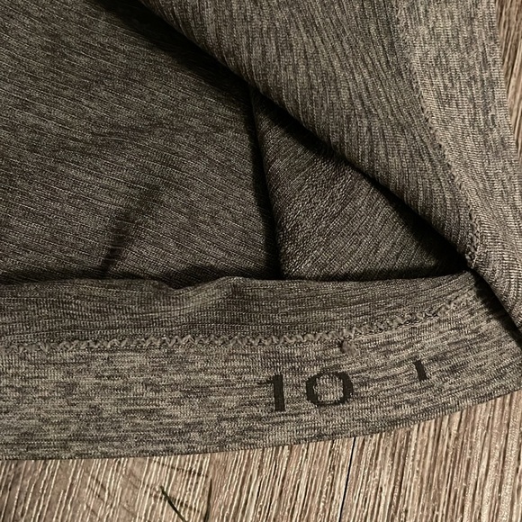 Lululemon Swiftly Tech Racerback Tank Top Gray Sleeveless Seamless Size 6 Small - Picture 4 of 7